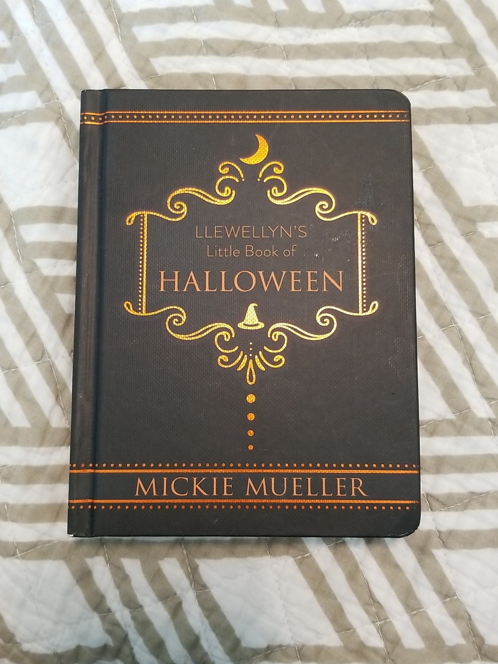 Llewellyn's Little Book Of Halloween By Mickie Mueller